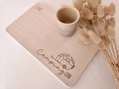 Brottzeitbrett mit Gravur Camping Liebe und Wohnwagen,  inklusive Namen links oben.