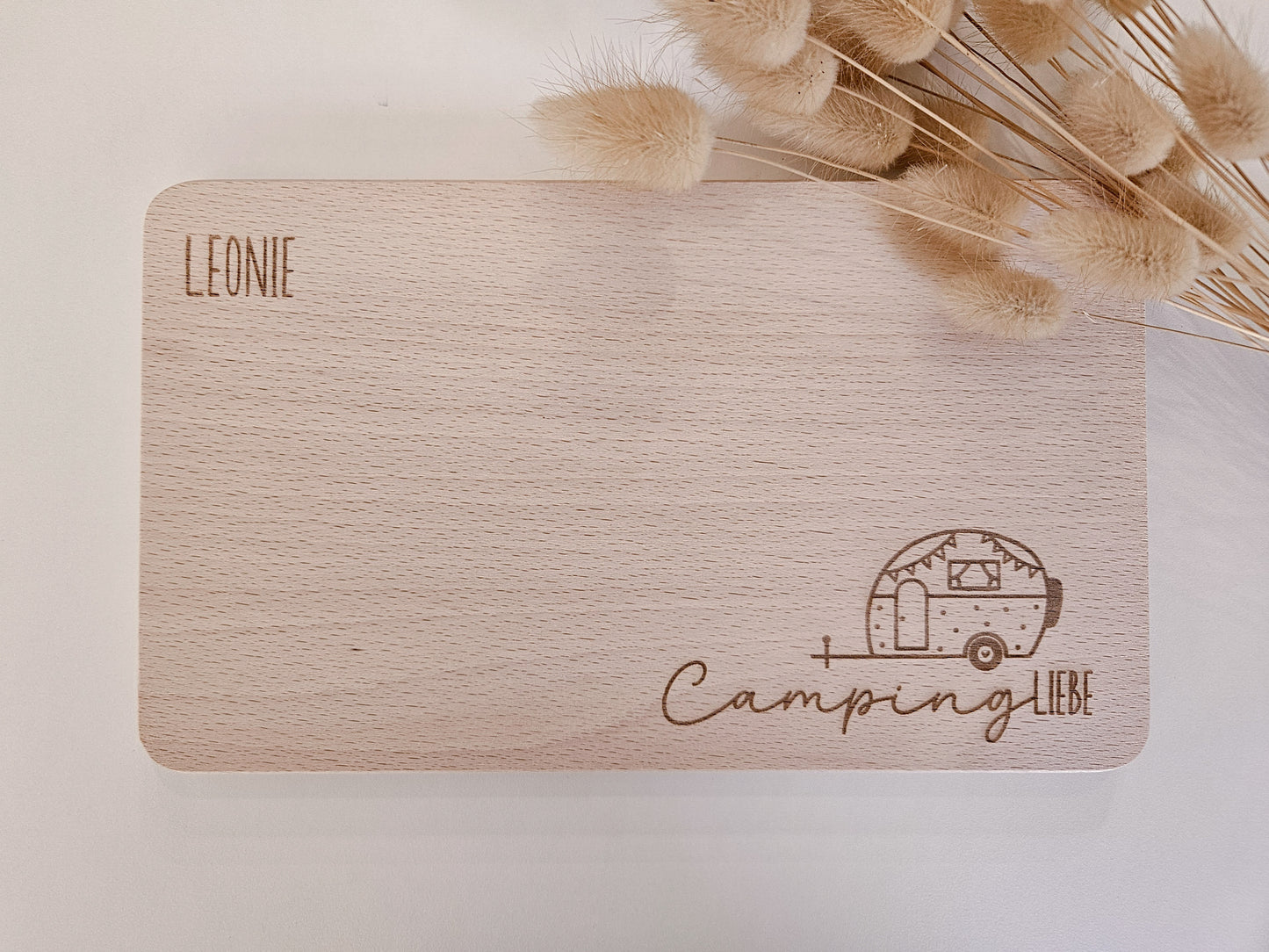 Brottzeitbrett mit Gravur Camping Liebe und Wohnwagen,  inklusive Namen links oben.