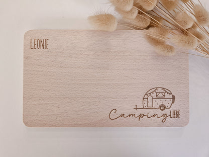 Brottzeitbrett mit Gravur Camping Liebe und Wohnwagen,  inklusive Namen links oben.