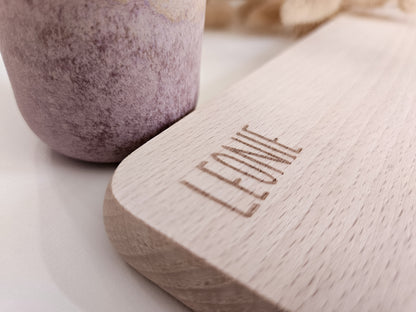 Brottzeitbrett mit Gravur Camping Liebe und Wohnwagen,  inklusive Namen links oben.