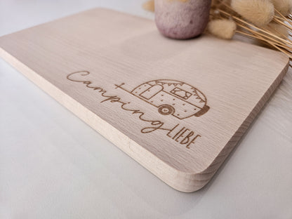 Brottzeitbrett mit Gravur Camping Liebe und Wohnwagen,  inklusive Namen links oben.