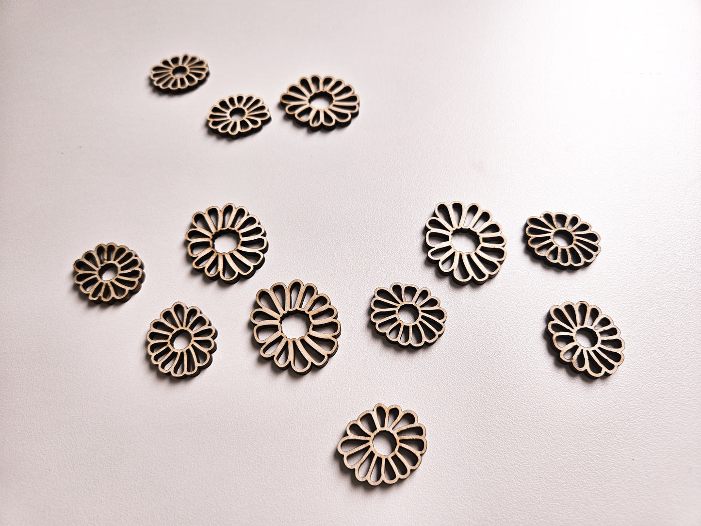 Cake Topper Schmetterling mit Namen und Alter zum Geburtstag personalisierbar aus Holz. Torten Dekoration perfekt als Geschenk