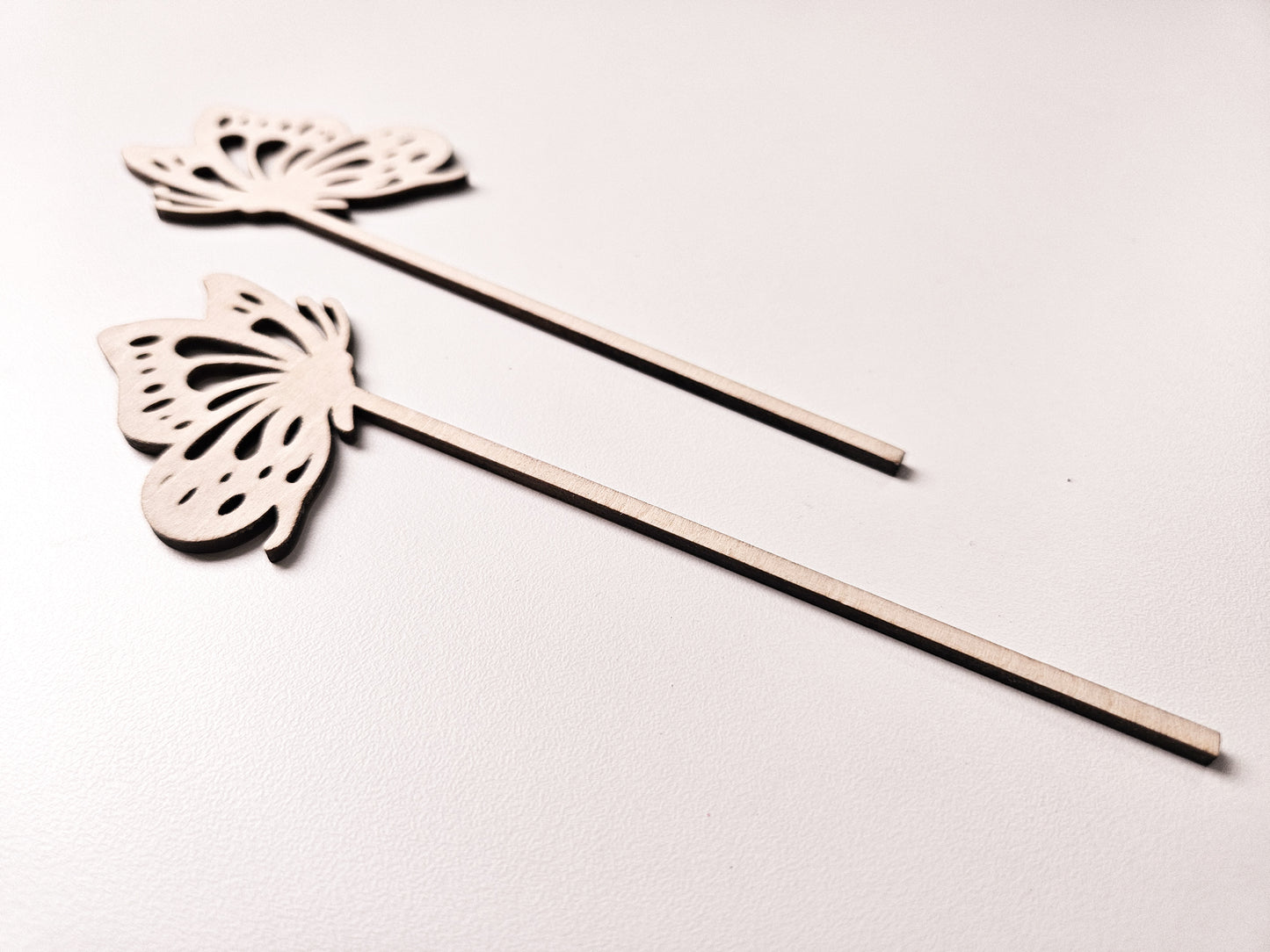 Cake Topper Schmetterling mit Namen und Alter zum Geburtstag personalisierbar aus Holz. Torten Dekoration perfekt als Geschenk