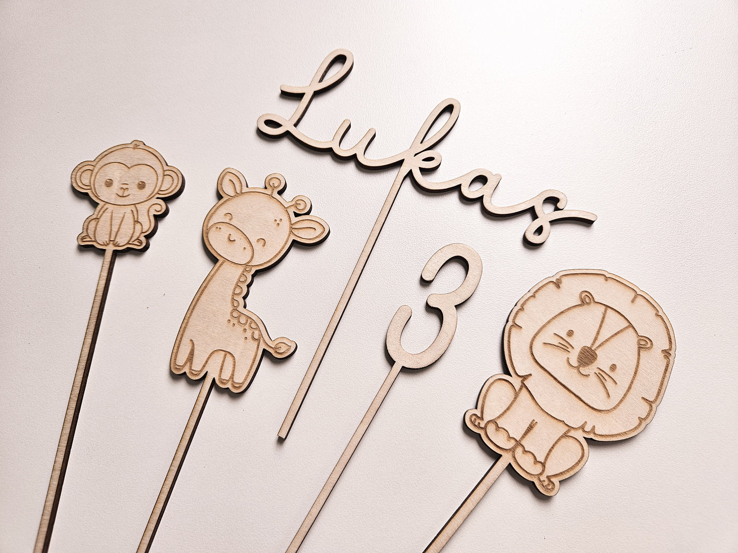 Cake Topper Löwe Giraffe Affe mit Namen und Alter zum Geburtstag personalisierbar aus Holz. Torten Dekoration perfekt als Geschenk