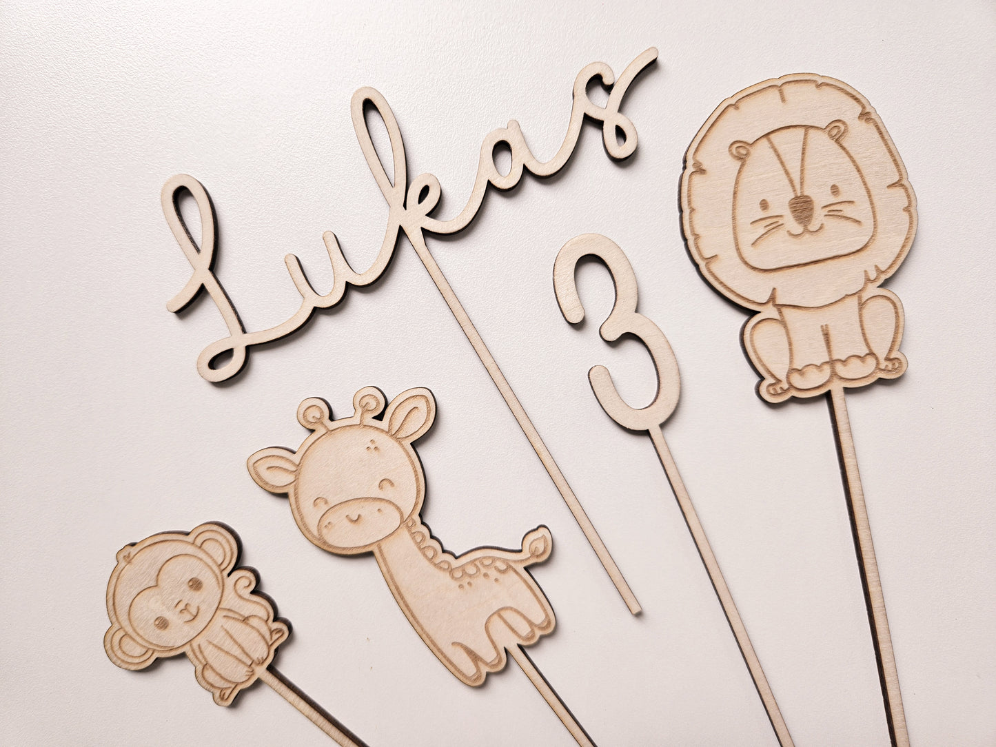 Cake Topper Löwe Giraffe Affe mit Namen und Alter zum Geburtstag personalisierbar aus Holz. Torten Dekoration perfekt als Geschenk