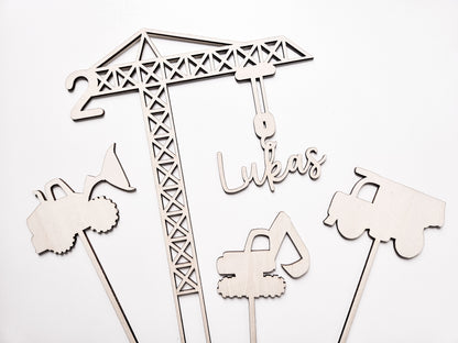 Cake topper zum Geburtstag mit Kran aus Holz, personalisierte Torten Dekoration , personalisierbar mit Namen und Alter perfekt als Geschenk