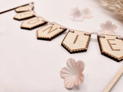 Personalisiertes Cake Topper-Wimpelset – individuelle Namensbuchstaben als gelaserte Wimpel-Elemente