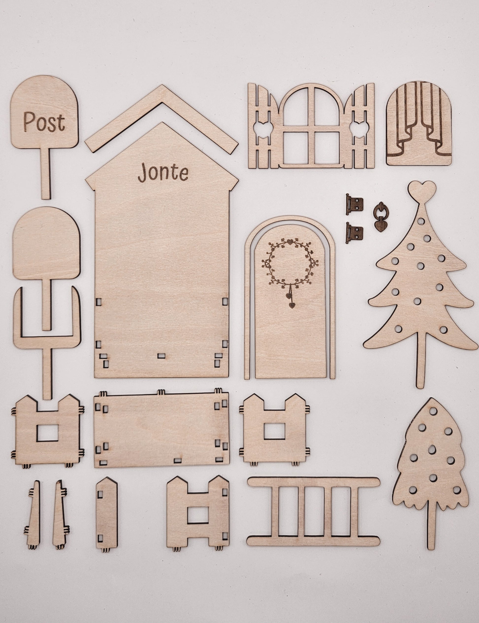 Personalisierte Wichteltür aus Holz mit Namen, Weihnachtsdeko im skandinavischen Stil, Kinderzimmer Dekoration mit Leiter, Bäumchen und Postkasten