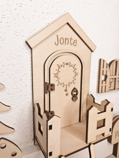 Personalisierte Wichteltür aus Holz mit Namen, Weihnachtsdeko im skandinavischen Stil, Kinderzimmer Dekoration mit Leiter, Bäumchen und Postkasten