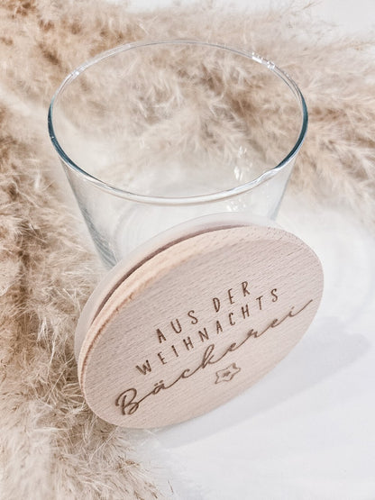 Glas mit graviertem Holzdeckel „Aus der Weihnachtsbäckerei“ als Weihnachtsdeko – ideal zum Befüllen mit Plätzchen oder kleinen Geschenken.