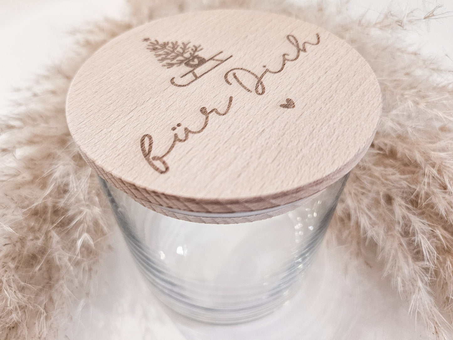 Glas mit graviertem Holzdeckel „für Dich“ – Tannenbaum, Herz, skandinavischer Stil, kleines Weihnachtsgeschenk.