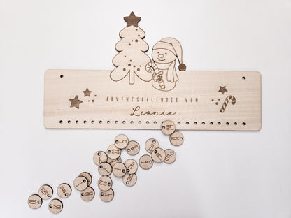 Personalisierter Adventskalender aus Holz mit Schneemann- und Tannenbaum-Gravur von Leo & Lu – Kinder Adventskalender zum Befüllen im skandinavischen Stil