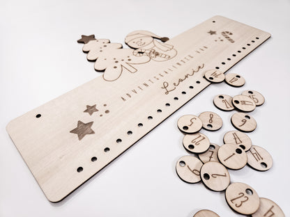 Personalisierter Adventskalender aus Holz mit Schneemann- und Tannenbaum-Gravur von Leo & Lu – Kinder Adventskalender zum Befüllen im skandinavischen Stil