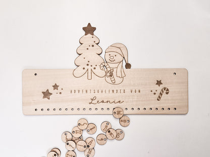 Personalisierter Adventskalender aus Holz mit Schneemann- und Tannenbaum-Gravur von Leo & Lu – Kinder Adventskalender zum Befüllen im skandinavischen Stil