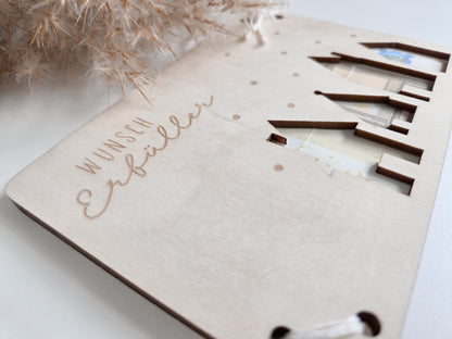 Scandi-Holzkarte mit filigranem Weihnachtsdorf und Schneeflocken-Lasercut – Weihnachtskarte für Geldgeschenke.