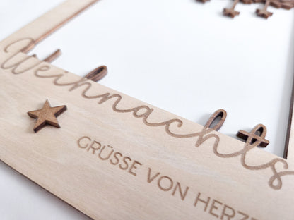 „Holz-Passepartout mit filigran gelasertem Zweig und hängenden Sternen – Weihnachtsrahmen im modernen skandinavischen Stil“