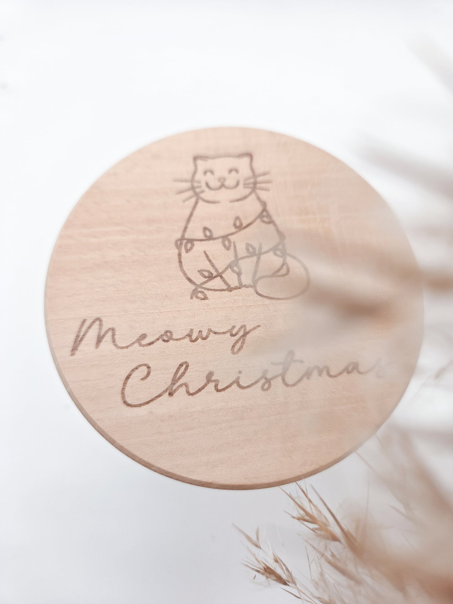 Weihnachtsgeschenk für Katzenliebhaber – Glas mit Lasergravur Katze und Schriftzug Meowy Christmas