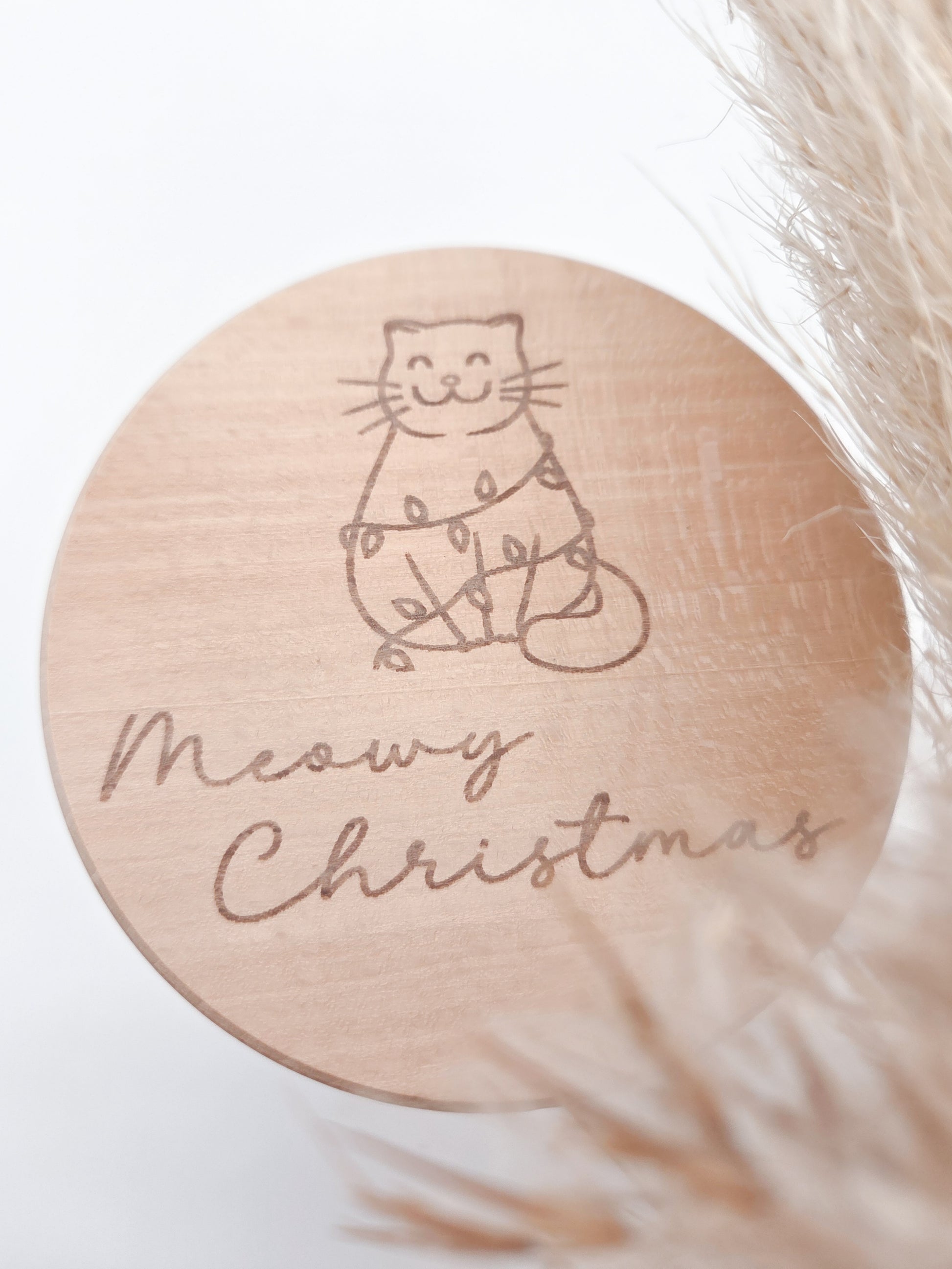 Weihnachtsgeschenk für Katzenliebhaber – Glas mit Lasergravur Katze und Schriftzug Meowy Christmas