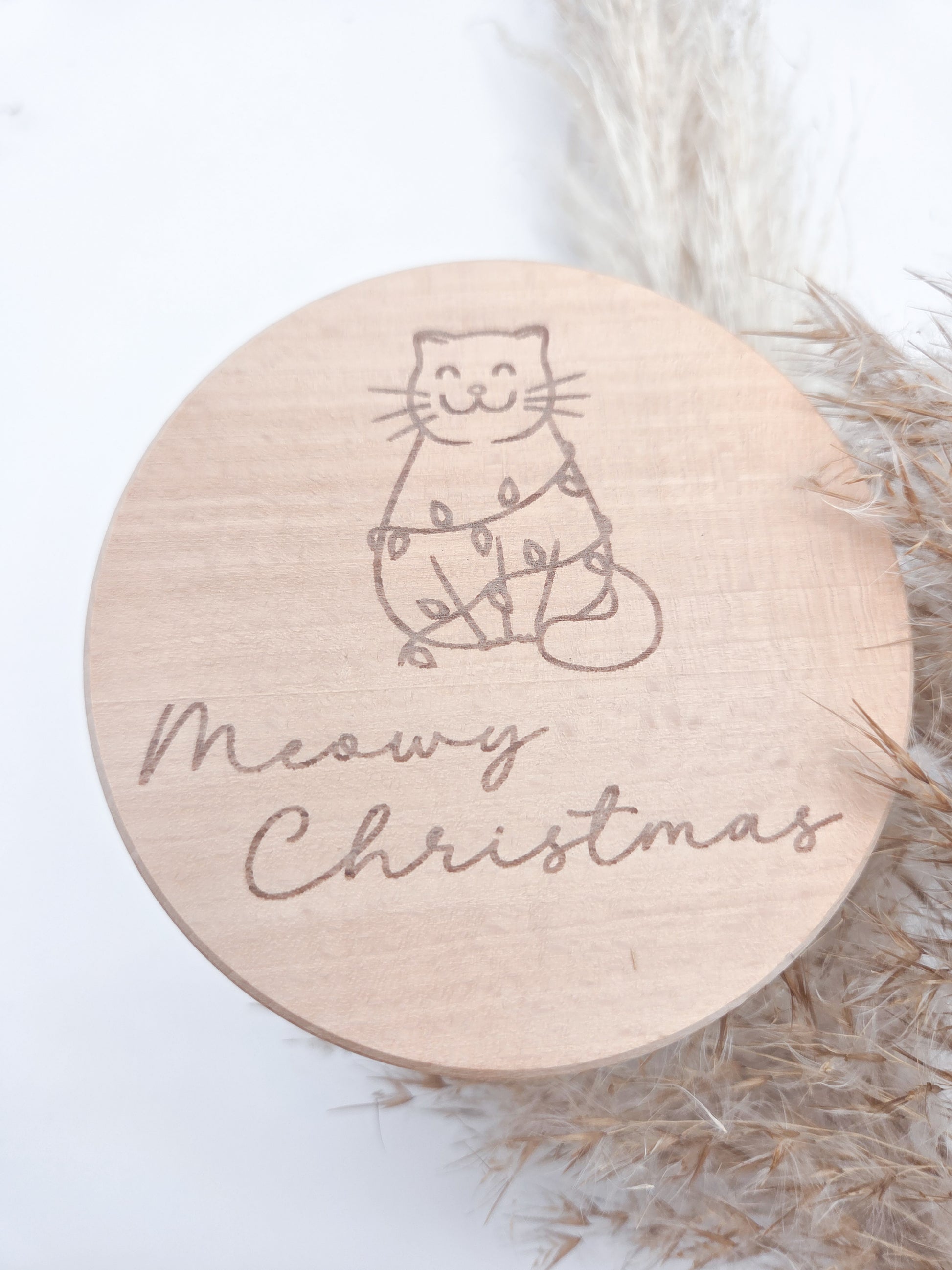 Weihnachtsgeschenk für Katzenliebhaber – Glas mit Lasergravur Katze und Schriftzug Meowy Christmas