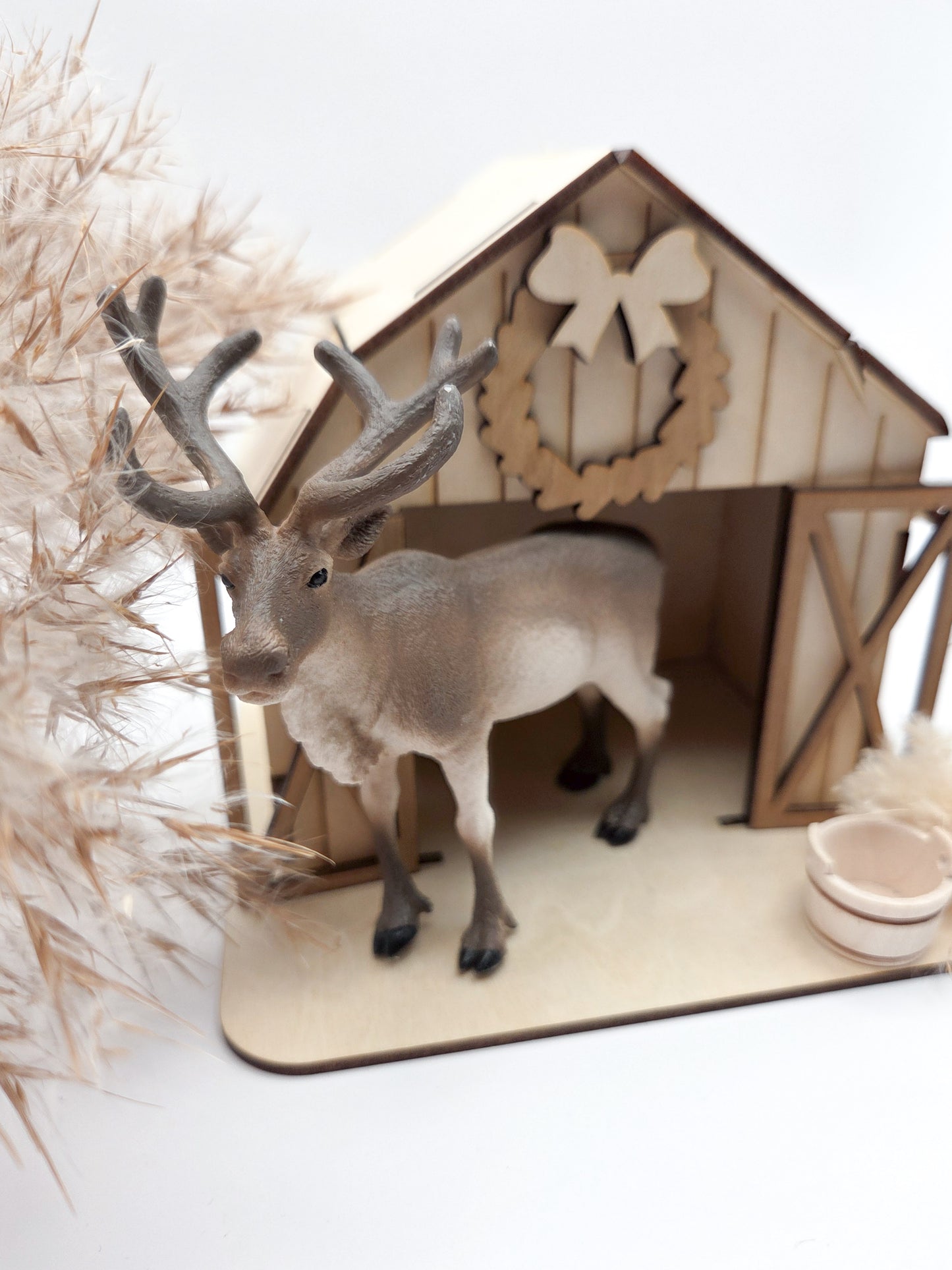 Rentierstall für den Weihnachtswichtel – liebevoller Holzbausatz