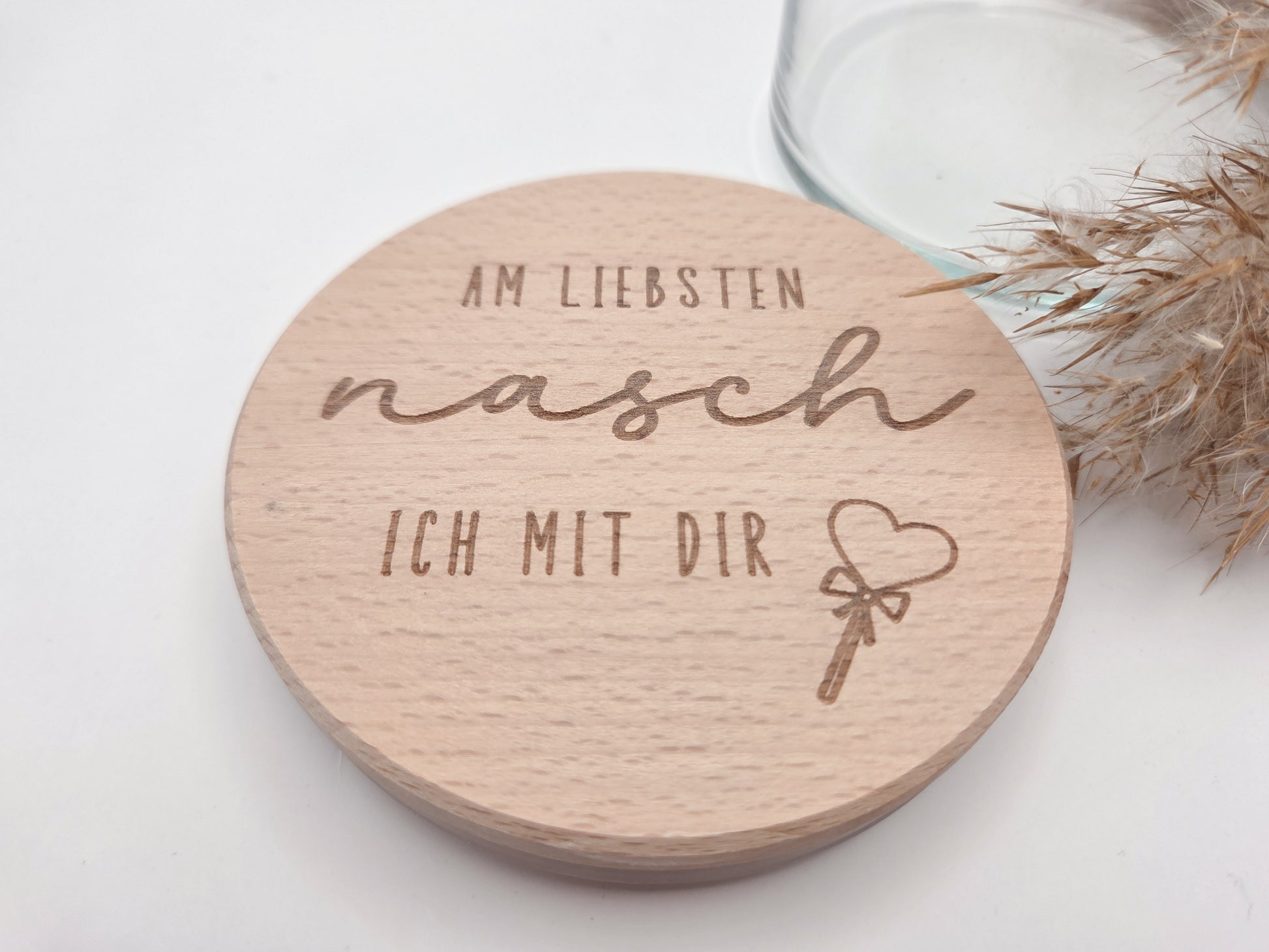 Personalisiertes Geschenkglas mit graviertem Holzdeckel als liebevolle Geschenkidee zum Valentinstag, Muttertag oder Vatertag