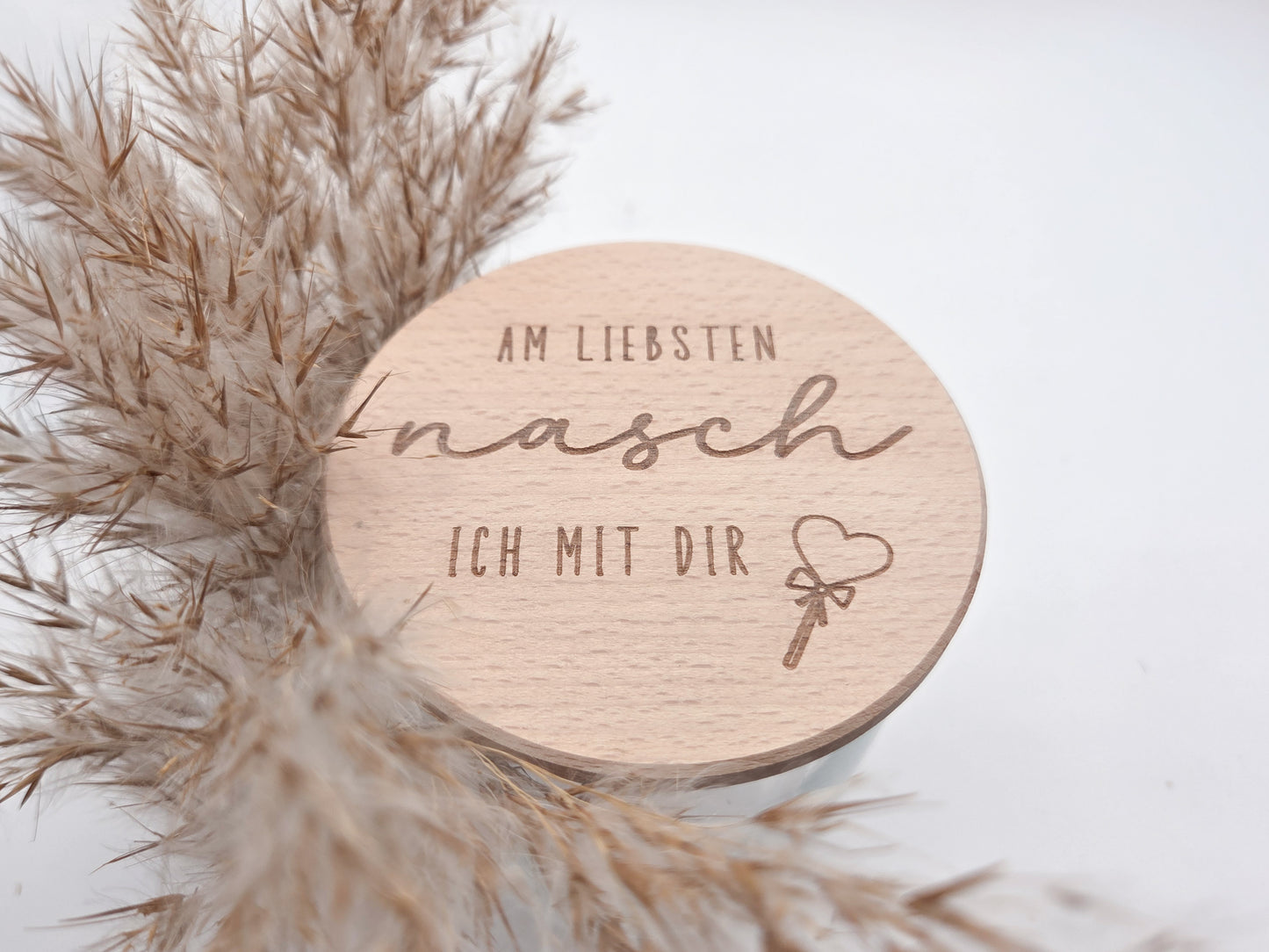 Personalisiertes Geschenkglas mit graviertem Holzdeckel als liebevolle Geschenkidee zum Valentinstag, Muttertag oder Vatertag