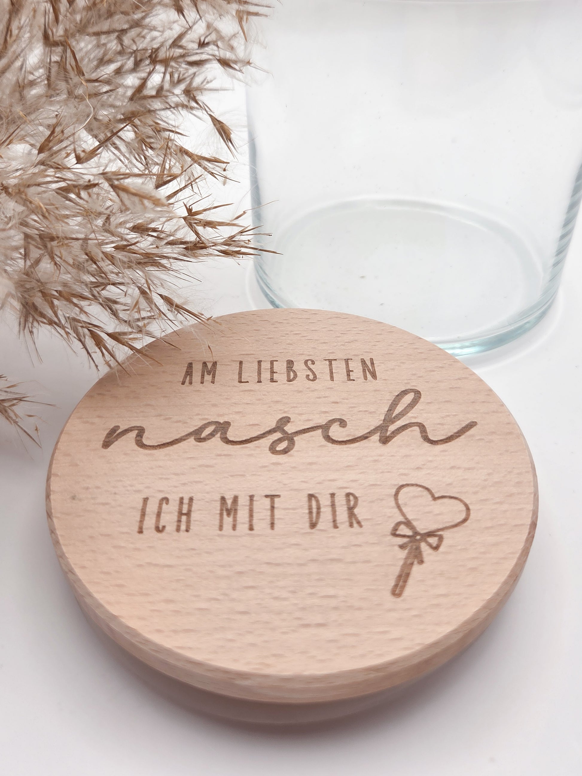 Personalisiertes Geschenkglas mit graviertem Holzdeckel als liebevolle Geschenkidee zum Valentinstag, Muttertag oder Vatertag