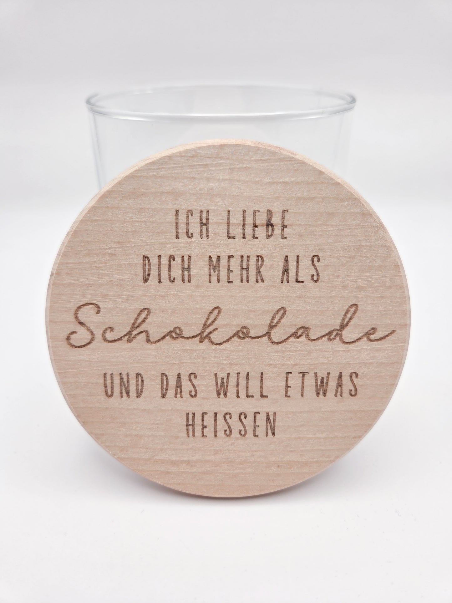 geschenkglas holzdeckel, geschenk valentinstag, romantisches geschenk, geschenk für partner, geschenk für freundin, geschenk für freund, liebevolles geschenk mit spruch, graviertes glas, schokoladen geschenk glas, jahrestag geschenk idee, nachhaltiges geschenk, dekoratives glas, scandi geschenk, geschenk für herzensmenschen, personalisierte geschenkidee ohne süßigkeiten