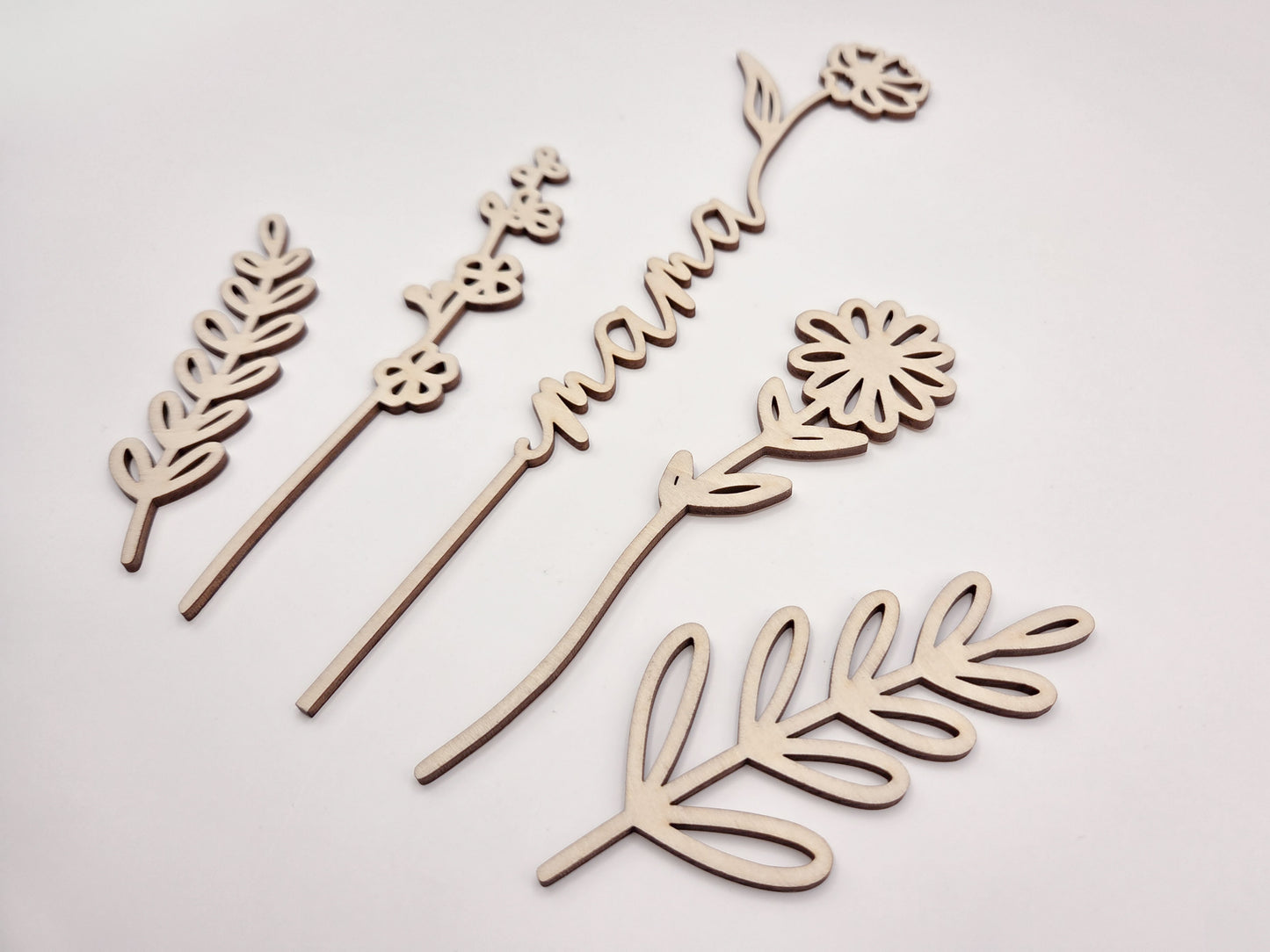 Mama Caketopper Holz Tortendeko Mama Muttertag Cake Topper Mama Kuchen Geburtstagsgeschenk Mama Muttertagsgeschenk Geschenk Mama Geschenk Muttertag Muttertag Geschenk Mama Geschenk Geschenke für Mama Mama Geburtstag Danke Mama Kuchen Deko Tortenschmuck Cake Topper Holz modern Skandi nachhaltig filigran Holzdeko Torte Cupcake Topper Mama personalisierte Geschenkidee Mama Muttertag Geschenkidee Geburtstag Mama Kuchen Dekoration Tortenstecker Mama Holz Cake Topper Muttertag Geburtstag Geschenkidee Mama modern 