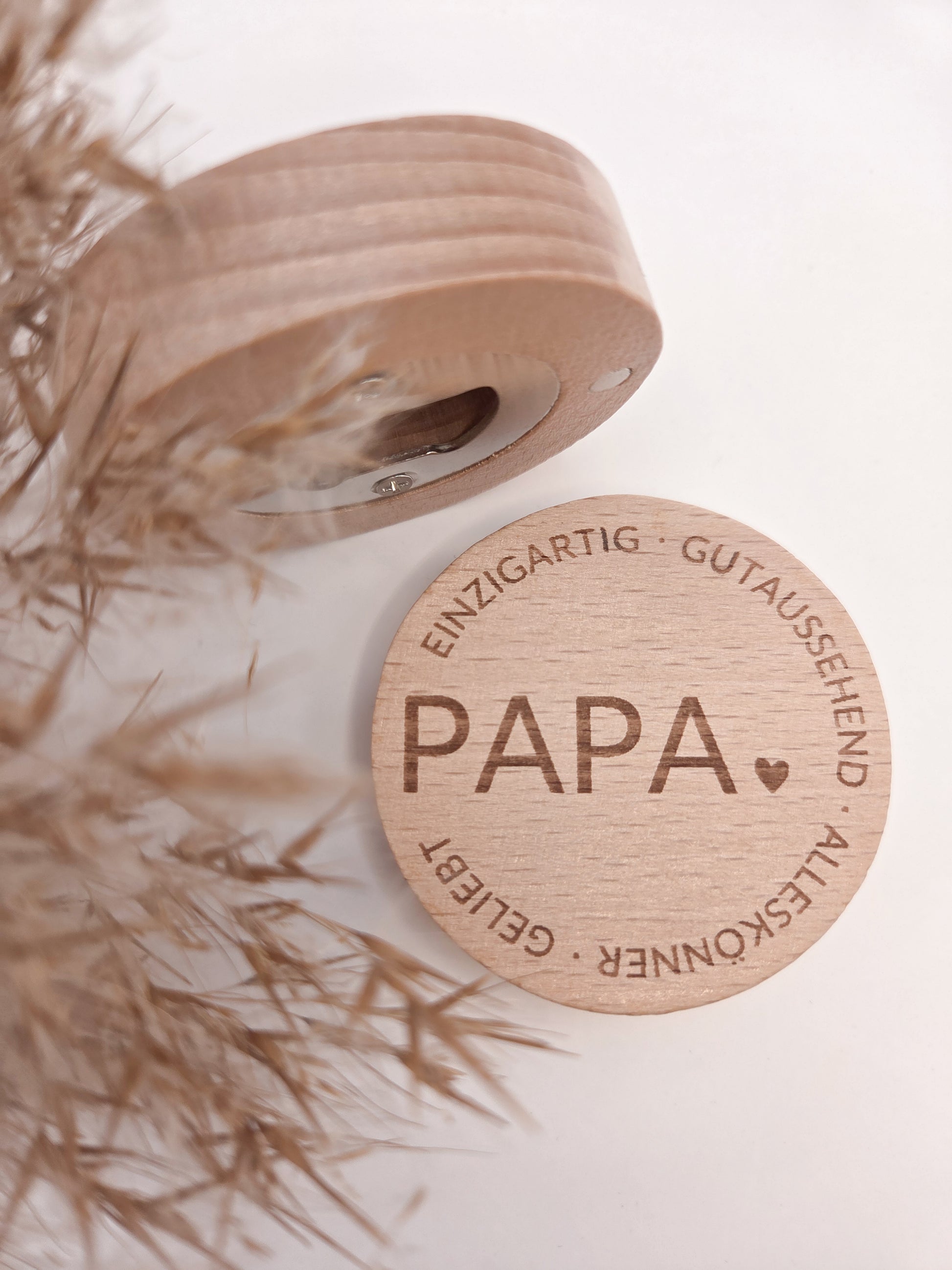 vatertagsgeschenk papa flaschenöffner magnetisch holz flaschenöffner papa geschenk vater geschenkidee papa bieröffner papa opener bottle opener dad geschenk für männer papa geburtstag geschenk vatertag geschenk vater personalisiert papa geschenk mann grill geschenk männer geschenkidee männer geburtstag papa präsent papa bier geschenk männer werkstatt küche flaschenöffner magnet holz küche gadget männer geschenkideen vatertag papa