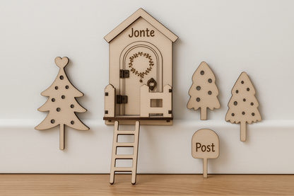 Personalisierte Wichteltür aus Holz mit Namen, Weihnachtsdeko im skandinavischen Stil, Kinderzimmer Dekoration mit Leiter, Bäumchen und Postkasten