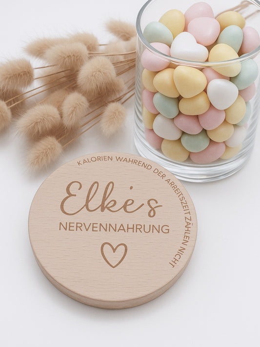 Geschenkglas mit graviertem Buchenholzdeckel: Elkes Nervennahrung - Kalorien während der Arbeitszeit zählen nicht
