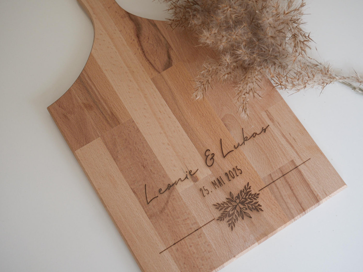 Hochzeitsgeschenk Brettchen aus Buche personalisiert als minimalistisches Hochzeitsgeschenk, Geldgeschenk oder als Hochzeitsbrett Andenken