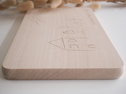 Frühstücksbrett mit Kinderzeichnung als personalisiertes Geschenk zum Vatertag, Muttertag oder für Oma und Opa, liebevolle Erinnerung