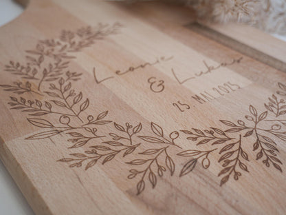 Hochzeitsgeschenk Brettchen aus Buche personalisiert als minimalistisches Hochzeitsgeschenk, Geldgeschenk oder als Hochzeitsbrett Andenken