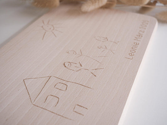 Frühstücksbrett mit Kinderzeichnung als personalisiertes Geschenk zum Vatertag, Muttertag oder für Oma und Opa, liebevolle Erinnerung