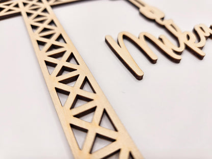 Cake topper zum Geburtstag mit Kran aus Holz, personalisierte Torten Dekoration , personalisierbar mit Namen und Alter perfekt als Geschenk