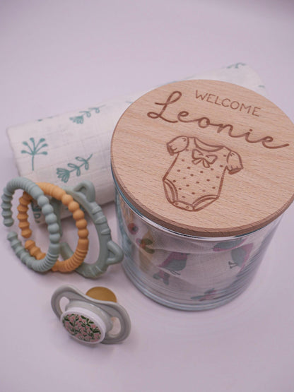 Geschenk zur Geburt personalisiert - Babygeschenk Starter Kit mit graviertem Namen, Geschenk zur Geburt, Taufe, Geburtstag, Windeltorte