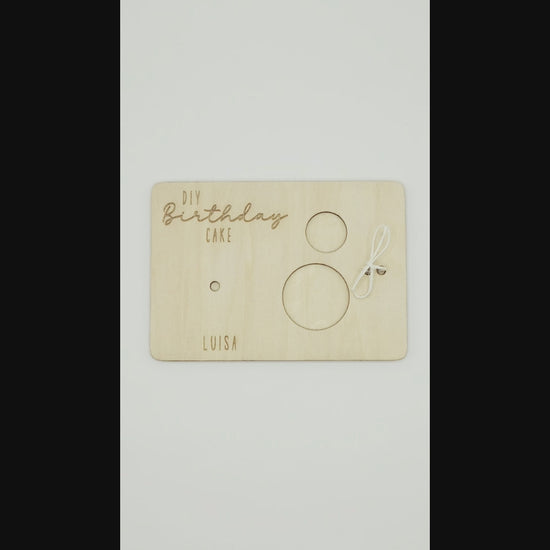 „DIY Geburtstagskuchen aus Holz mit Kerze und Reagenzglas – personalisierte Geburtstagskarte als Mini Geschenk“