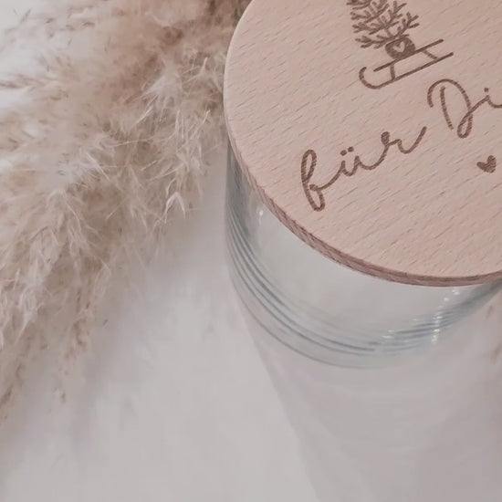 Glas mit graviertem Holzdeckel „für Dich“ – Tannenbaum, Herz, skandinavischer Stil, kleines Weihnachtsgeschenk.