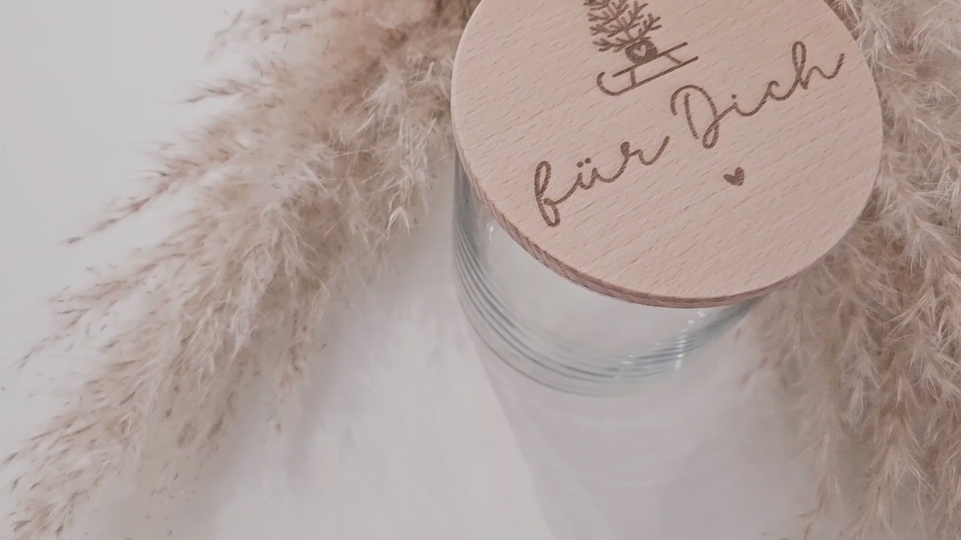 Glas mit graviertem Holzdeckel „für Dich“ – Tannenbaum, Herz, skandinavischer Stil, kleines Weihnachtsgeschenk.