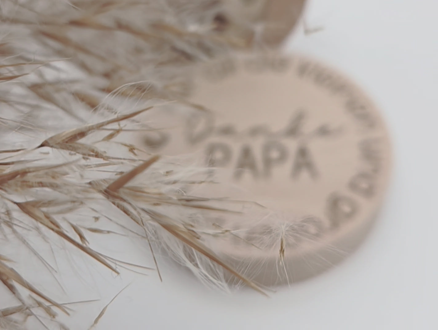 Magnetischer Flaschenöffner Papa aus Holz mit Gravur Danke Papa für all die kleinen und großen Dinge, perfektes Vatertagsgeschenk, Geschenk Papa, bester Papa Geschenkidee, Geschenk Vatertag, Papa Geschenk Geburtstag, Geschenk für Papa, Vater Geschenk Flaschenöffner, Papa Flaschenöffner mit Magnet für Kühlschrank, vatertag flaschenöffner personalisiert, hochwertiger Holz Flaschenöffner Papa, kleines Geschenk große Bedeutung, liebevolles Geschenk Vater, modernes Skandi Design Küche Accessoire