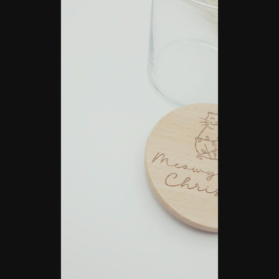 Weihnachtsgeschenk für Katzenliebhaber – Glas mit Lasergravur Katze und Schriftzug Meowy Christmas