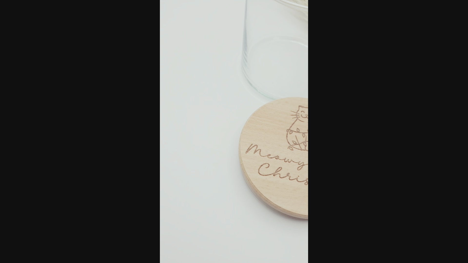 Weihnachtsgeschenk für Katzenliebhaber – Glas mit Lasergravur Katze und Schriftzug Meowy Christmas