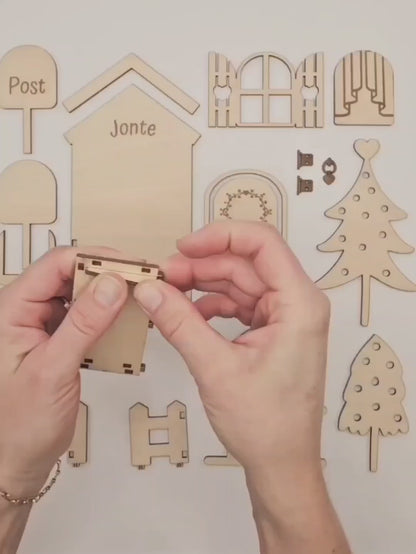 Personalisierte Wichteltür aus Holz mit Namen, Weihnachtsdeko im skandinavischen Stil, Kinderzimmer Dekoration mit Leiter, Bäumchen und Postkasten