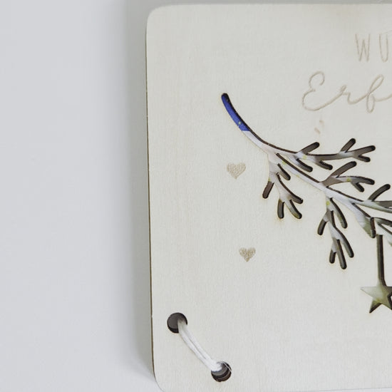 Scandi-Holzkarte mit filigranem Zweig und Sternen-Lasercut – Weihnachtskarte für Geldgeschenke.