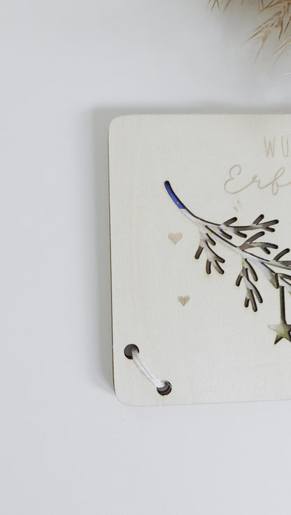 Scandi-Holzkarte mit filigranem Zweig und Sternen-Lasercut – Weihnachtskarte für Geldgeschenke.