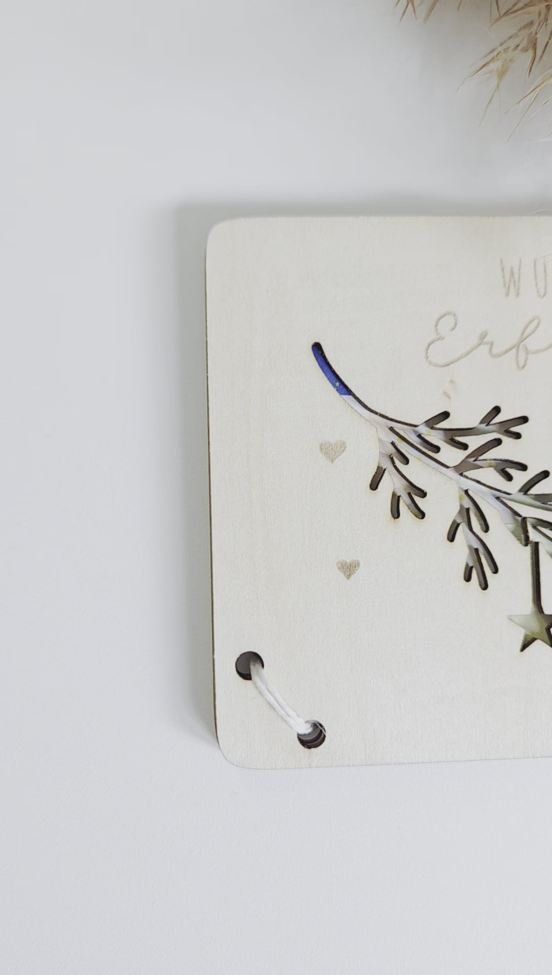 Scandi-Holzkarte mit filigranem Zweig und Sternen-Lasercut – Weihnachtskarte für Geldgeschenke.